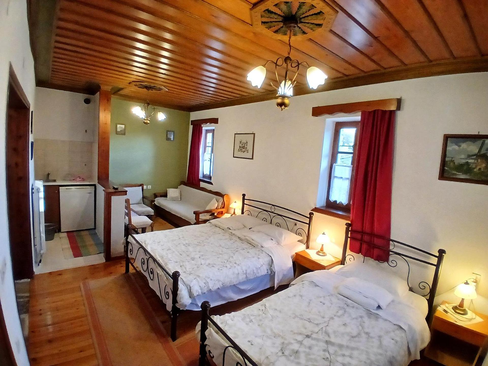 Aloni Guesthouse อาโนเปดินา ภายนอก รูปภาพ