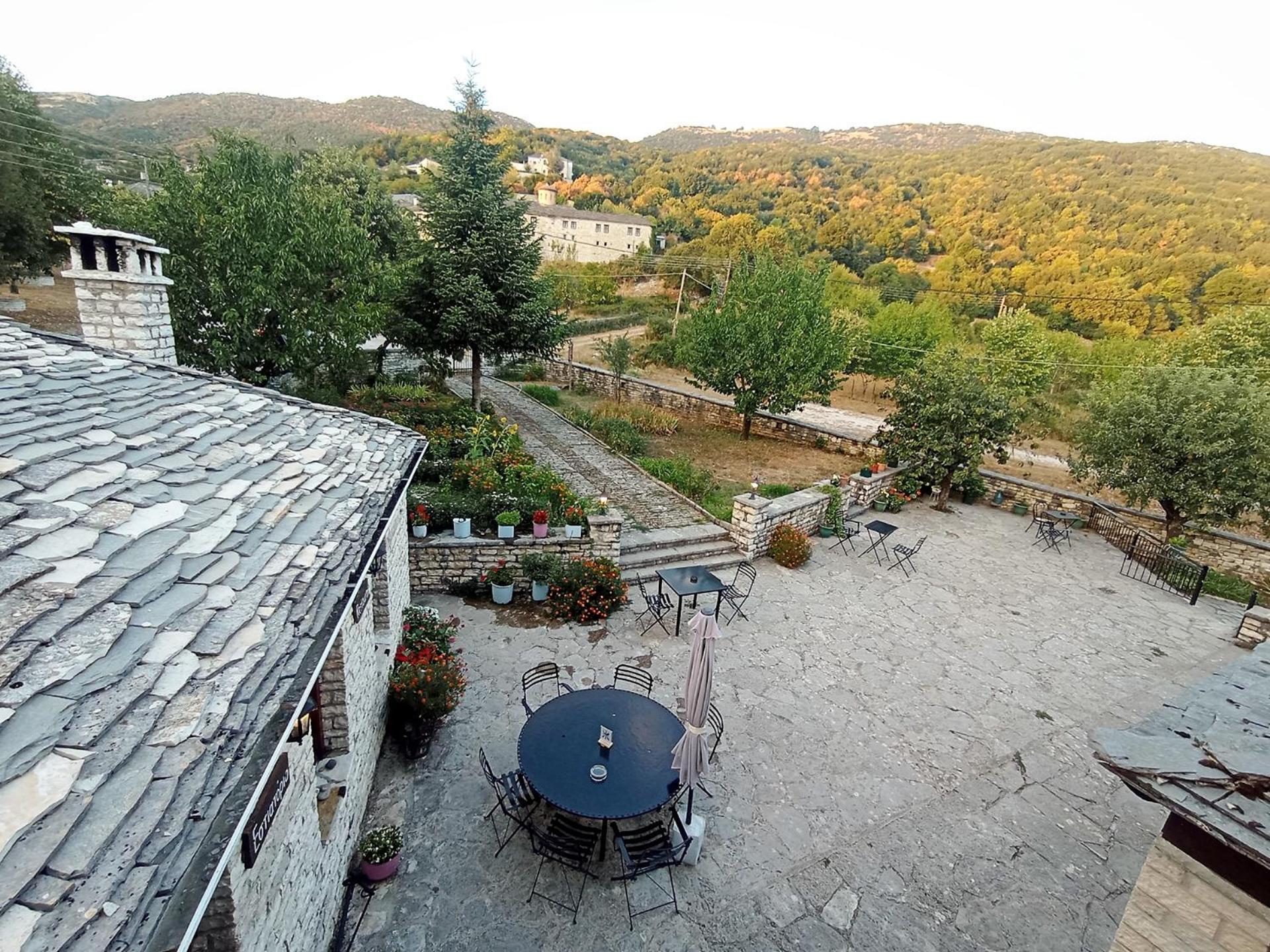 Aloni Guesthouse อาโนเปดินา ภายนอก รูปภาพ