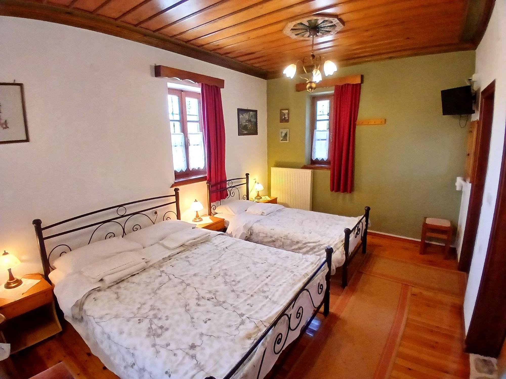 Aloni Guesthouse อาโนเปดินา ภายนอก รูปภาพ